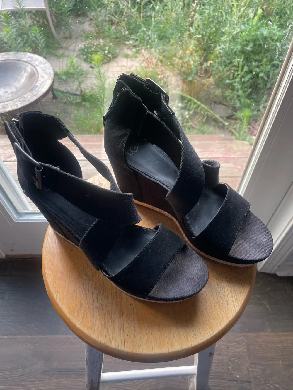Black Wedge Sandals with Crisscross Straps - Women UGG 8.5 size good condition